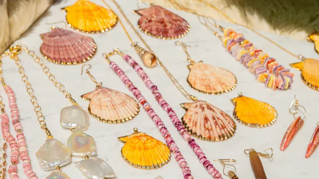 Perlenschmuck (Foto: Createasea – Unsplash) Perlenschmuck (Foto: Createasea – Unsplash)