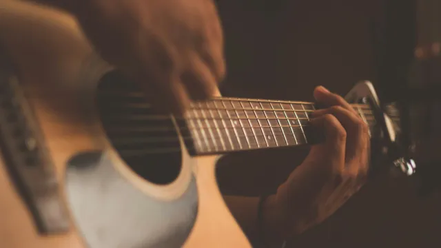 Gitarre (Foto: Jefferson Santos – Unsplash) Gitarre (Foto: Jefferson Santos – Unsplash)